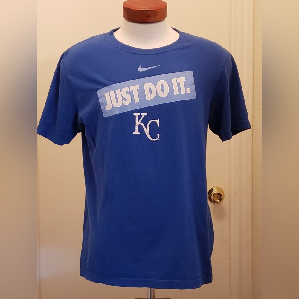 Nike Regular Fit Men’s KC Just Do It Tee Shirt